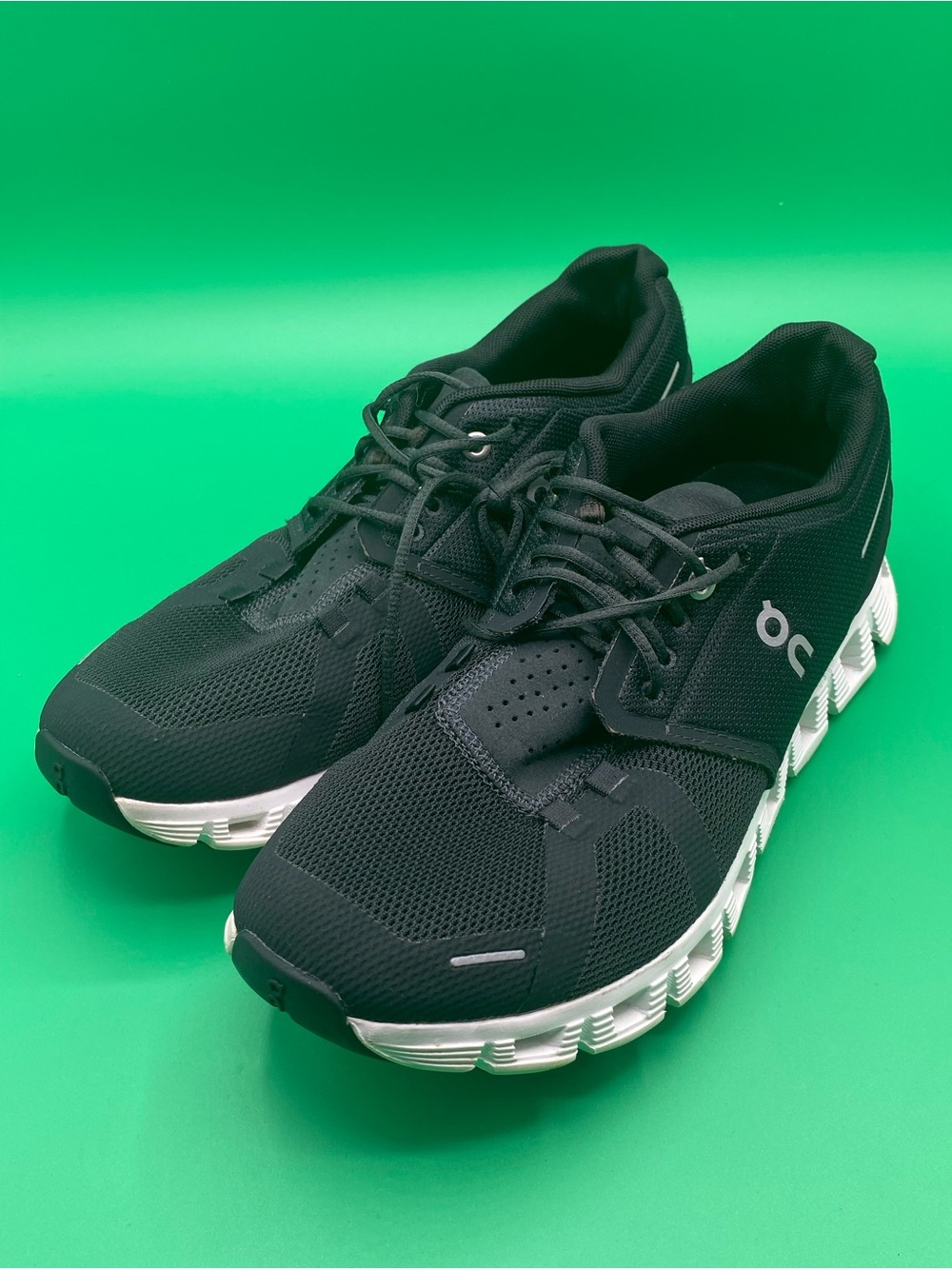 On Running Cloud 5 sneakers in black and white - Picture 4 of 4